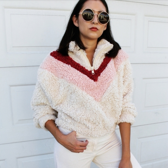 🚨//Fall Essentials// Fluffy Pullover Sweater - Picture 2 of 7